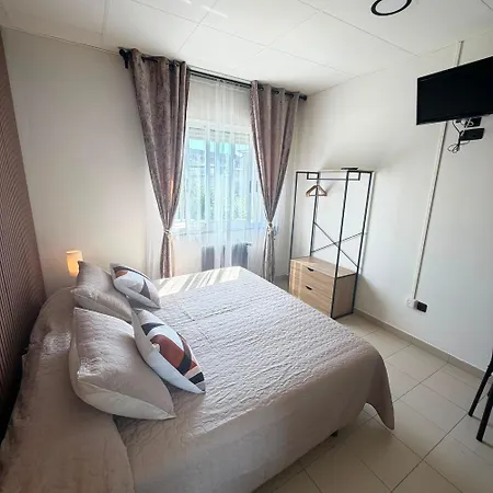 Residencia Porta Nova Hotel 3*