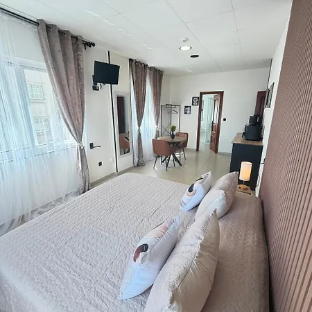 Residencia Porta Nova Hotel 3*
